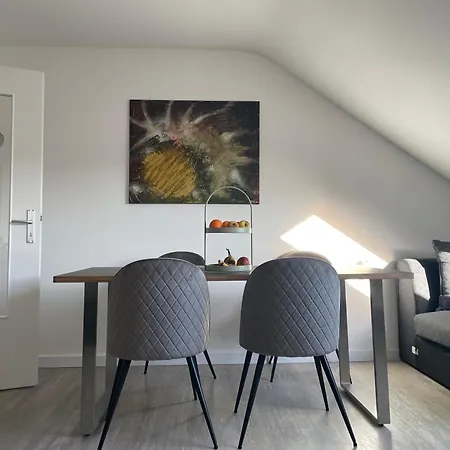 Bright & Modern 2 Bedroom Near