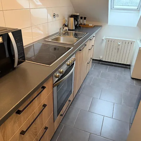 Bright & Modern 2 Bedroom Near