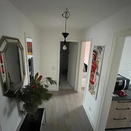 Bright & Modern 2 Bedroom Near Apartment