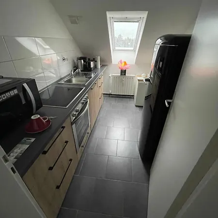 Apartment Bright & Modern 2 Bedroom Near